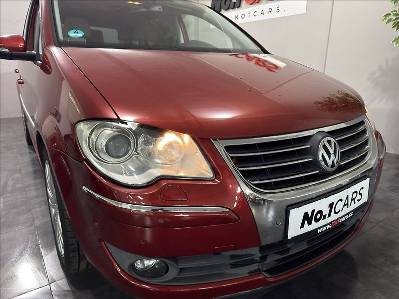 Volkswagen Touran 2,0   TDI DSG 103KW HIGHLINE - fotka 29 z 34