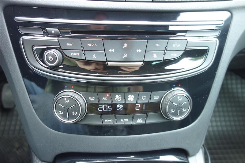 Peugeot 508 2,0 BHDi 110KW,ČR,S&S ALLURE. - fotka 29 z 36