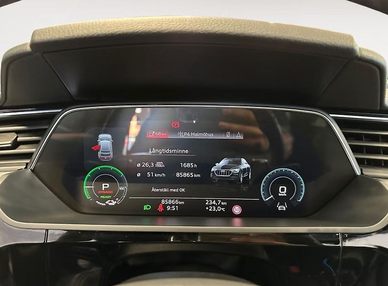 Audi Q8 e-tron 55 Sportback Q 360 Matrix Pano - fotka 11 z 24