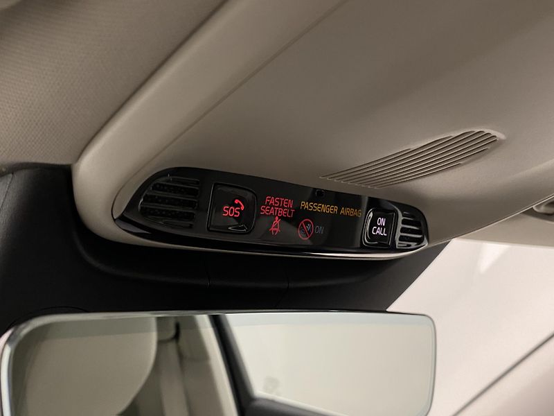 Volvo V90 D4 MOMENTUM AUT - fotka 26 z 48