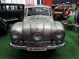 Legendární automobily značky Tatra z kopřivnické automobilky jsou nyní k vidění v ostravském nákupním centru Forum Nová Karolina.