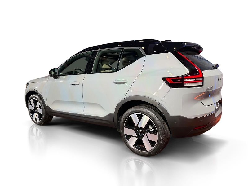 Volvo XC40 (2026)  NEW PLUS LOUNGE PAKET MY27 - fotka 3 z 9