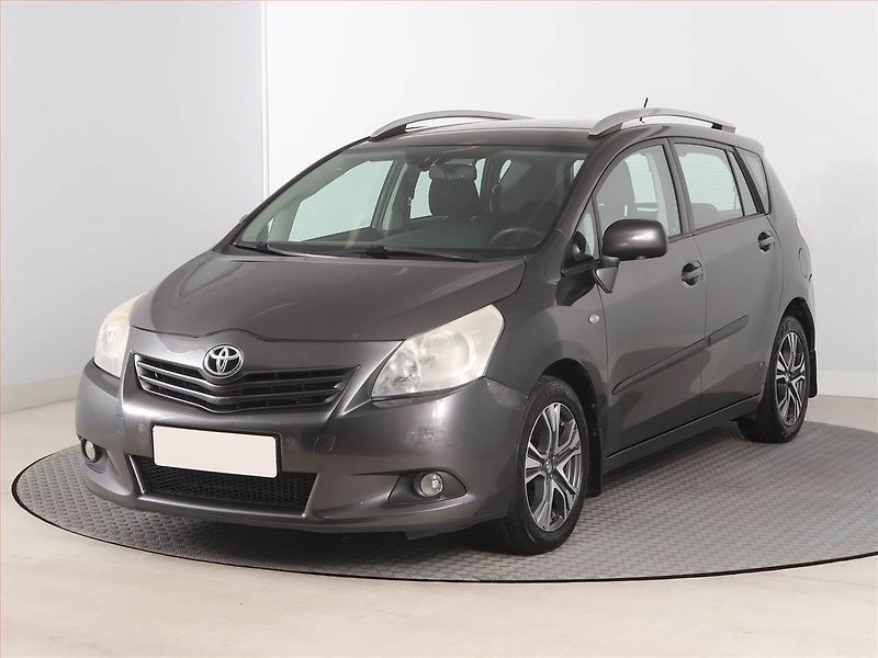 Toyota Verso (2011) 2.2 D-CAT, po STK, Tažné - fotka 2 z 12