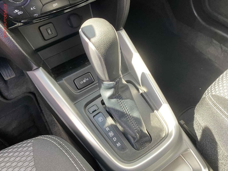 Suzuki Vitara (2017) 1.6 VVT, Comfort, AT, +kola - fotka 16 z 18
