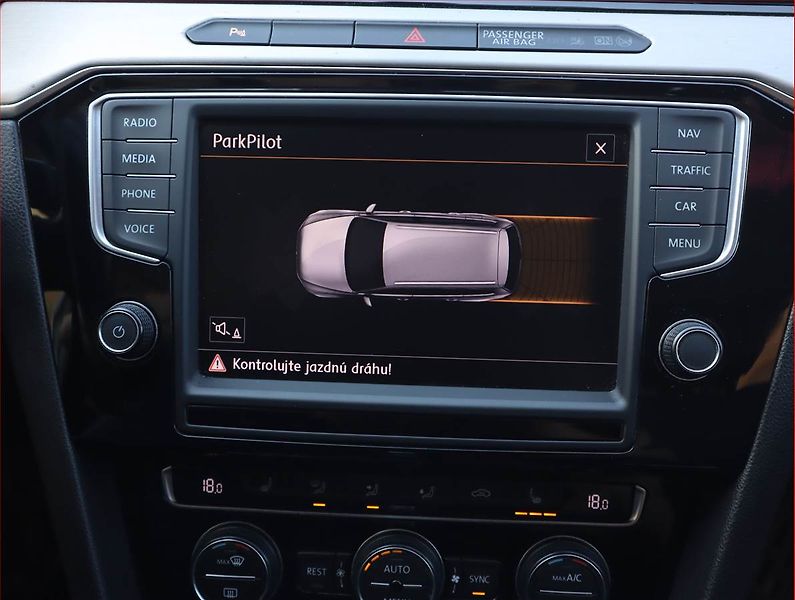 Volkswagen Passat (2016) 2.0 TDI, 4X4, Automat, Kůže - fotka 17 z 22