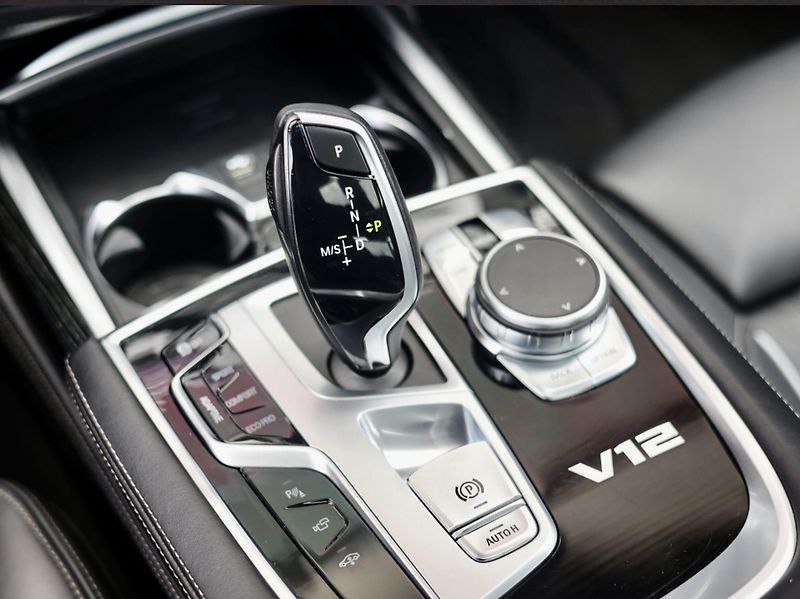 BMW Řada 7 (2019) M760Li xDrive - fotka 36 z 47