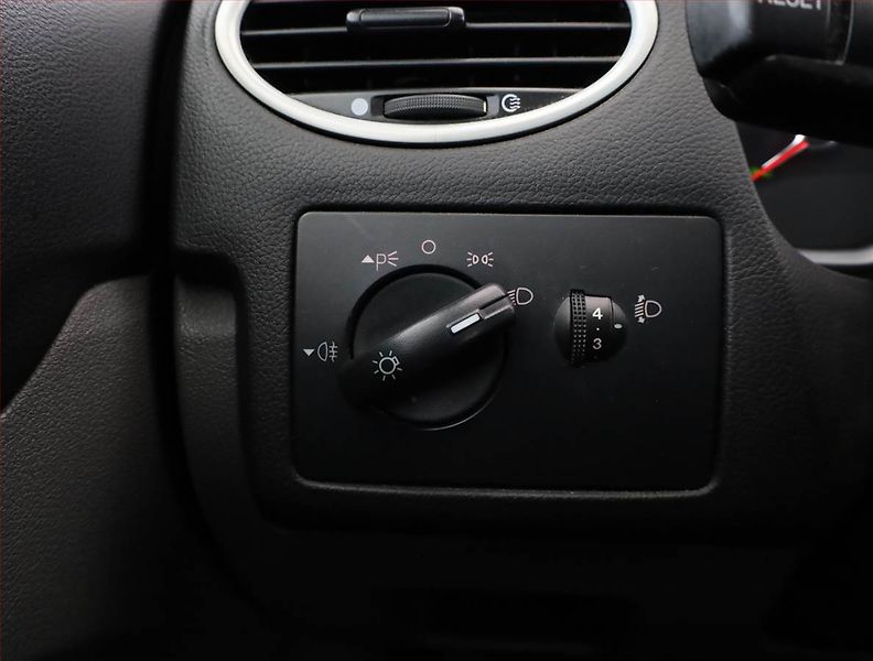 Ford Focus (2008) 1.6 TDCi, nová STK, Tažné - fotka 13 z 15