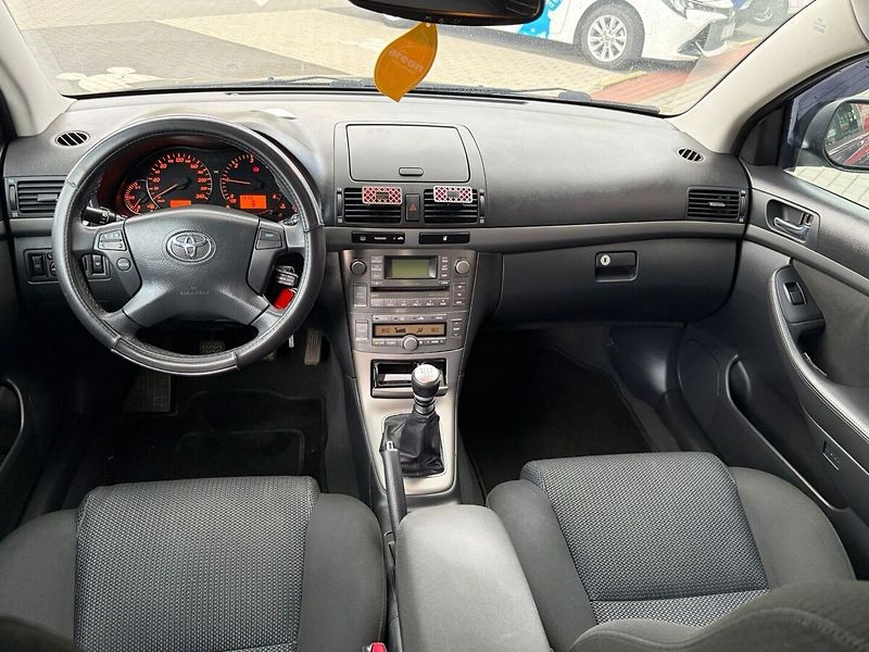 Toyota Avensis - fotka 12 z 13