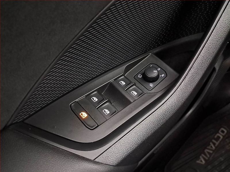 Škoda Octavia (2022) RS 2.0 TSI - fotka 22 z 25