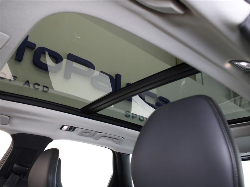 Volvo XC60 2,0 T5 184kW AWD Mom.PRO Pano. - fotka 21 z 25