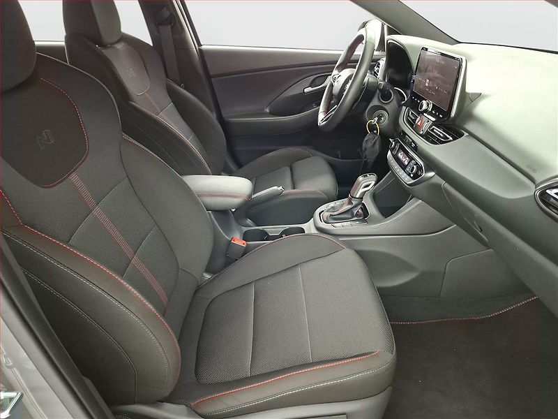 Hyundai i30 (2023) N-Line 1.5 T-GDI MHEV - fotka 9 z 17