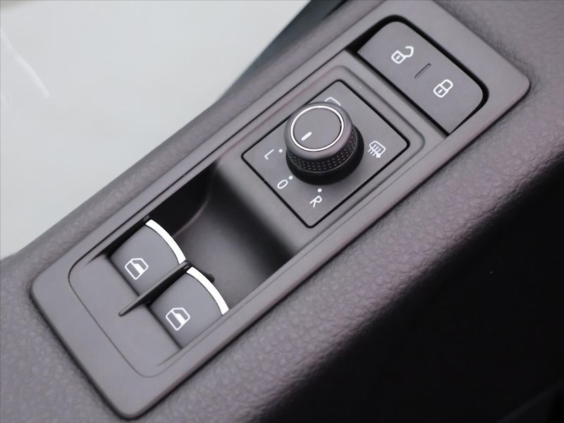 Volkswagen Multivan 2,0 TDI 150kW DSG Bulli Editio - fotka 16 z 32