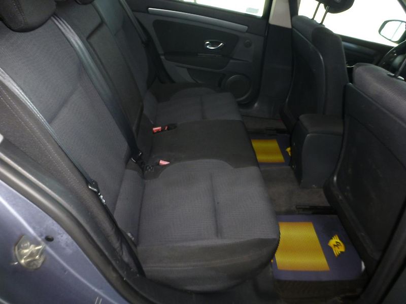 Renault Laguna (2008) 1,5DCI-81KW*PARK.S**ALU**TAŽNÉ - fotka 22 z 26