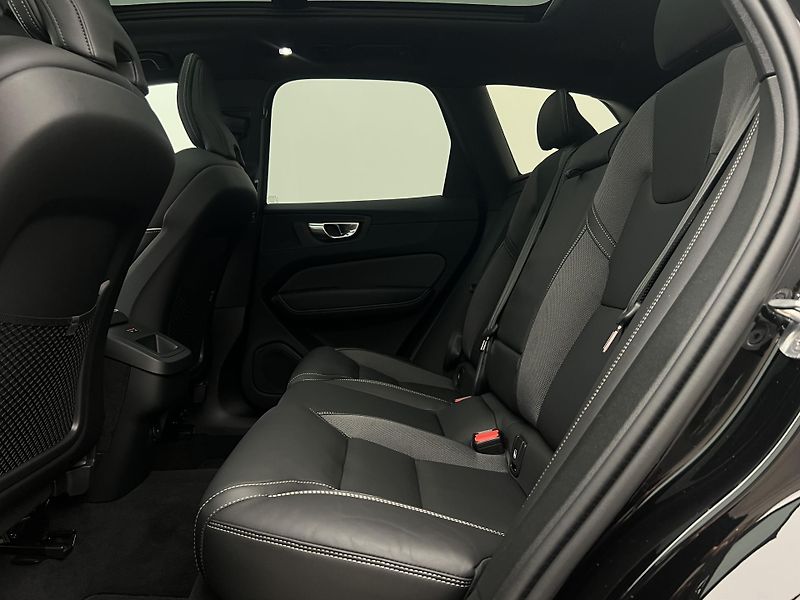 Volvo XC60 B5 AWD BLACK EDITION PLUS AUT - fotka 6 z 51