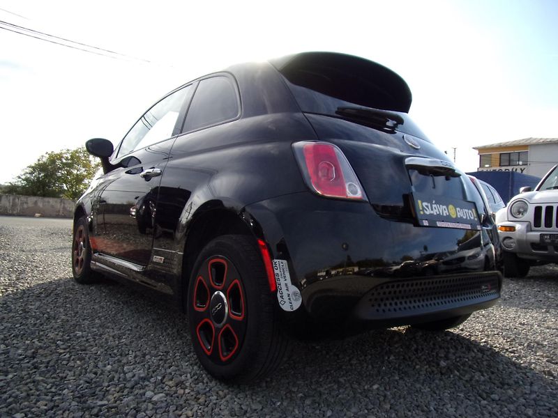 Fiat 500e (2016) 24kWh 83kW SYMPATICKÉ VYBAVENÉ - fotka 7 z 18