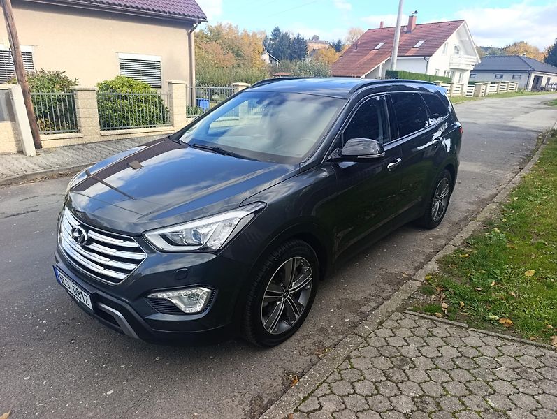 Hyundai Grand Santa Fe (2015) 2.2 CRDi 4x4 6míst tažné - fotka 3 z 20