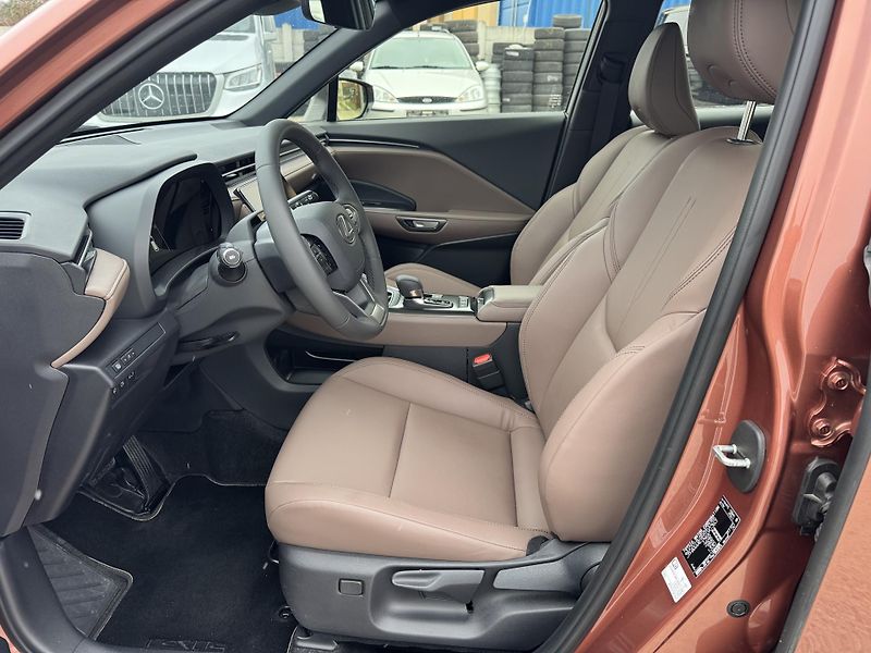Lexus LBX (2025) 1.5 hybridní/Benzín ELEGANT T. - fotka 16 z 28
