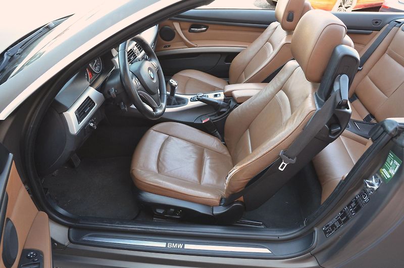 BMW Řada 3 (2009) 325i 155kW E93 Cabrio / manuál - fotka 16 z 28