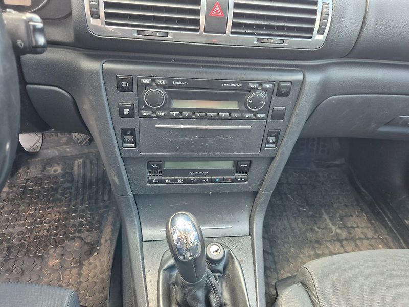 Škoda Superb (2007) 2.0tdi 103kw - fotka 22 z 26