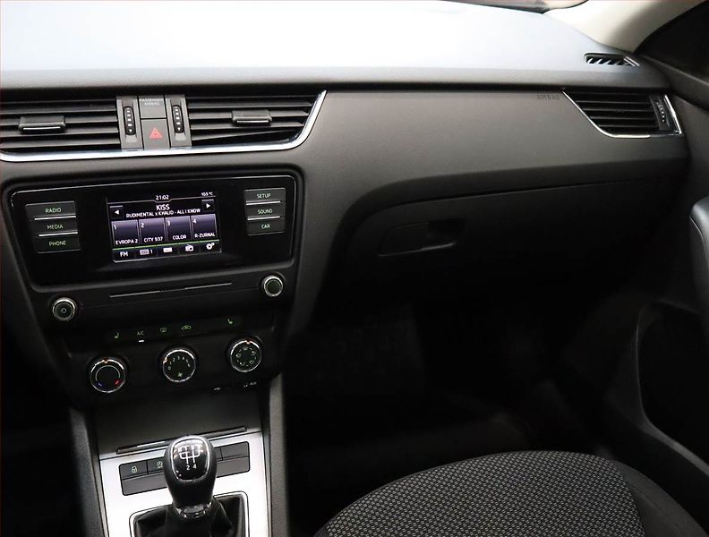 Škoda Octavia (2015) 1.6 TDI, Serv.kniha, Tempomat - fotka 8 z 18
