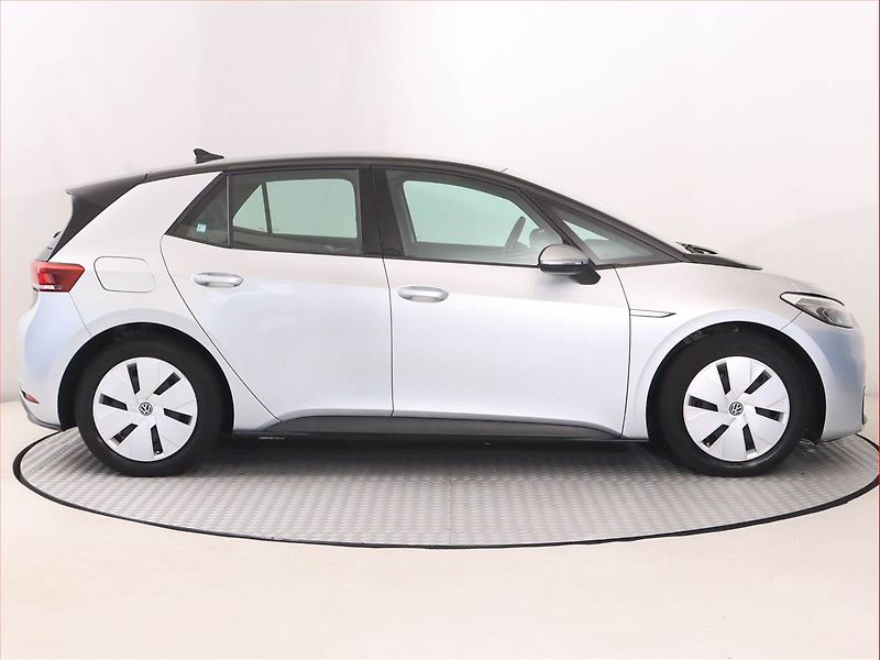 Volkswagen ID.3 (2020) Life 1st (62 kWh), SoH 90% - fotka 6 z 22