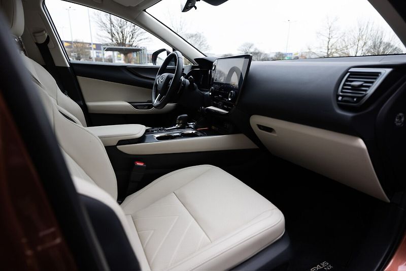 Lexus NX 450h plus 450H 2.5 PHEV LUXURY - fotka 7 z 29