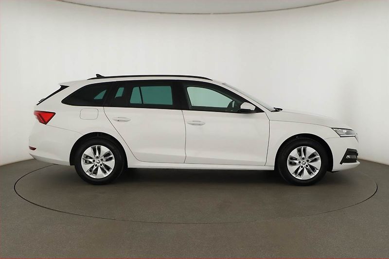 Škoda Octavia (2022) Ambition 2.0 TDI, ČR,1.maj - fotka 6 z 16