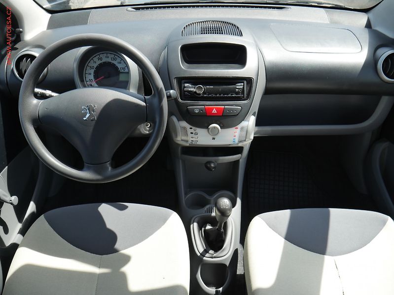 Peugeot 107 (2009) 1.0i - fotka 7 z 13