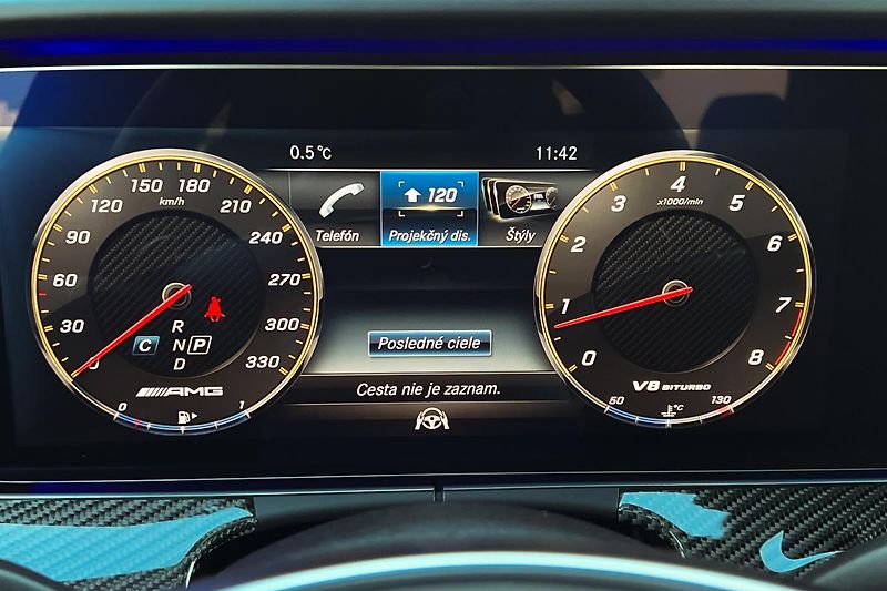 Mercedes-Benz Třídy E (2017) E63S AMG 4Matic+ V8 Biturbo - fotka 60 z 99
