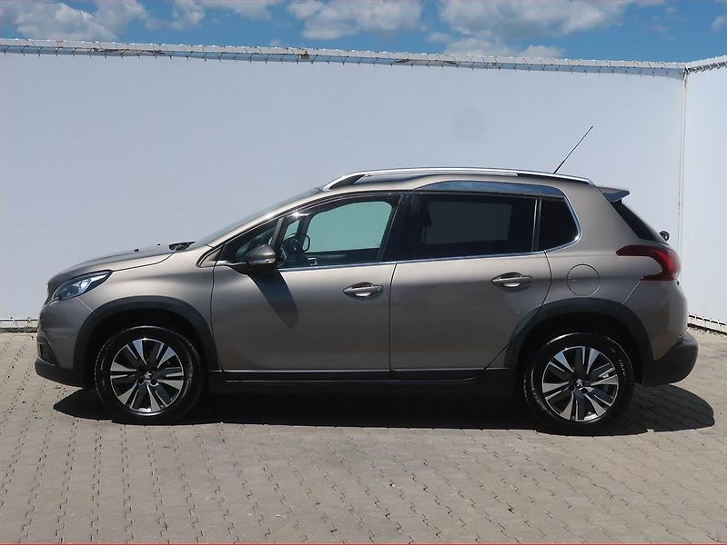 Peugeot 2008 (2017) 1.2 PureTech, Serv.kniha, Navi - fotka 3 z 13