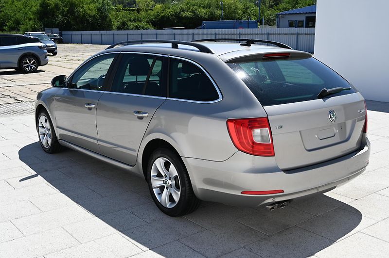 Škoda Superb 2.0TDI 103KW Ambition 9/2012 - fotka 7 z 38