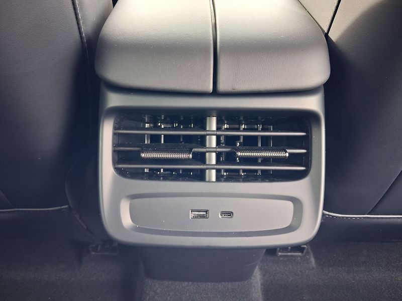 Omoda 7 (2026) Premium 1.6 tGDI ICE AWD - fotka 26 z 31