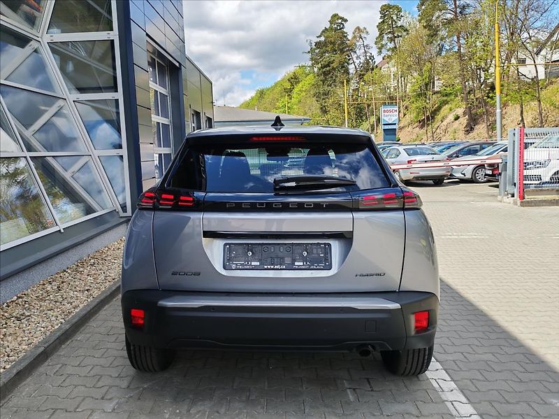 Peugeot 2008 1.2 BUSINESS Hybrid 110 e-DCS6 - fotka 5 z 16