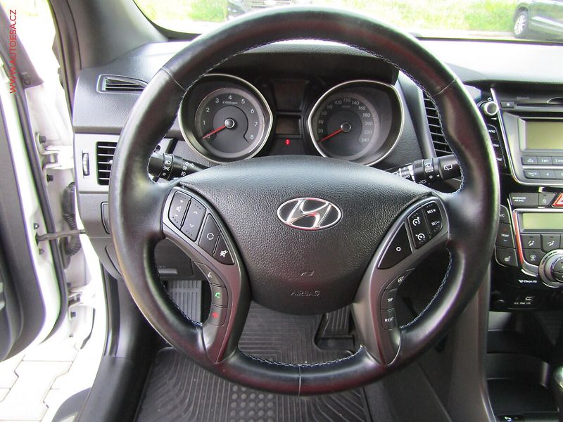 Hyundai i30 (2016) 1.6 GDi - fotka 13 z 22