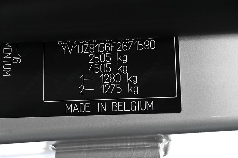 Volvo XC60 2,4 D5 133 kW AT6 AWD Záruka a - fotka 15 z 28