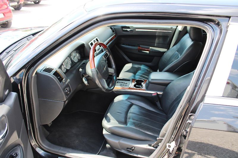 Chrysler 300C (2008) REZERVACE - fotka 9 z 17