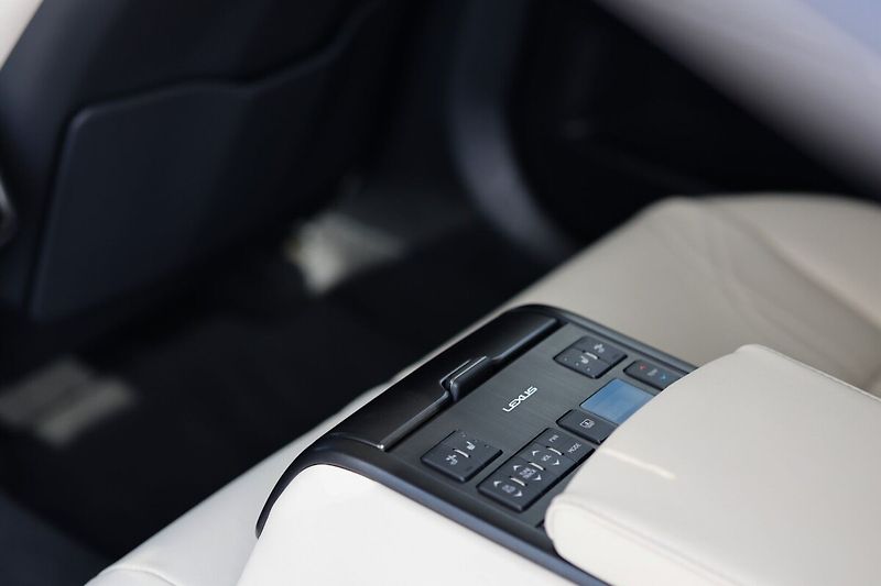 Lexus ES 300h 300H 2,5 HEV LUXURY - fotka 17 z 40