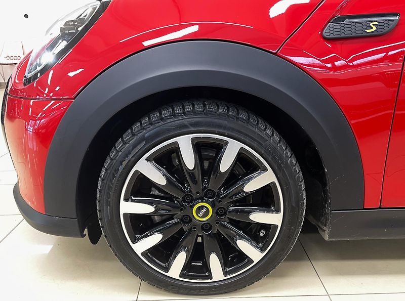 Mini Cooper SE, 135 kW, CHILLI RED, ČR - fotka 22 z 29