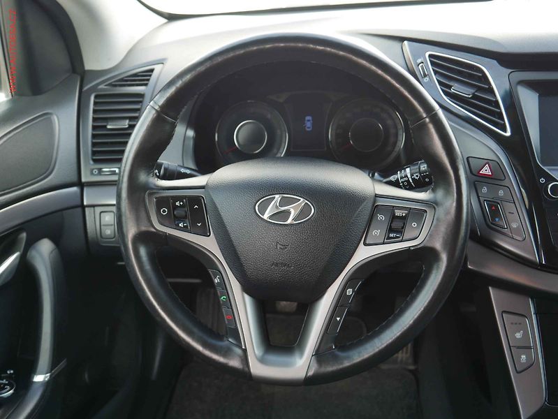 Hyundai i40 (2018) 1.6CRDi, ČR, TZ, výhř.sed. - fotka 11 z 17