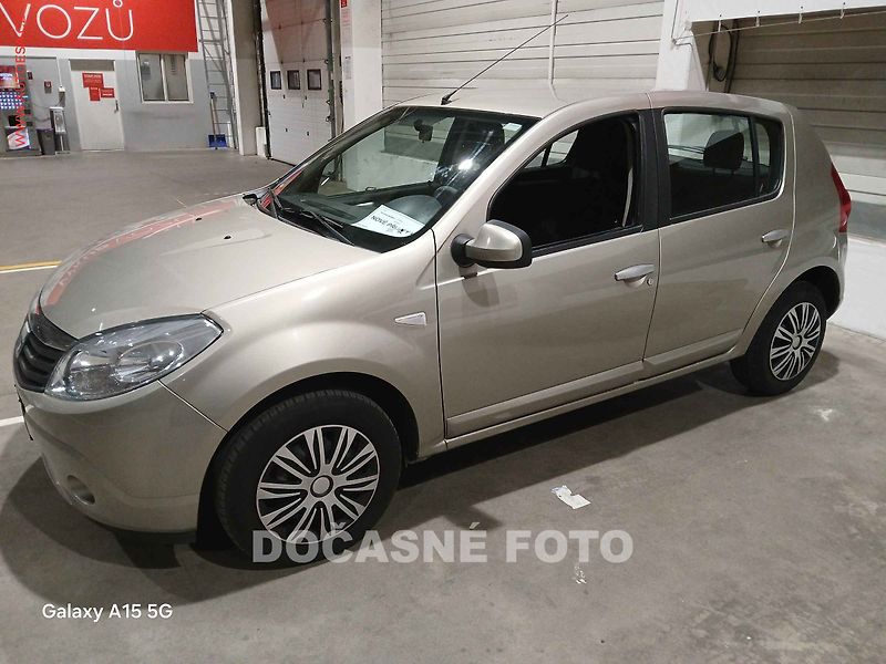 Dacia Sandero (2009) 1.6i - fotka 1 z 3