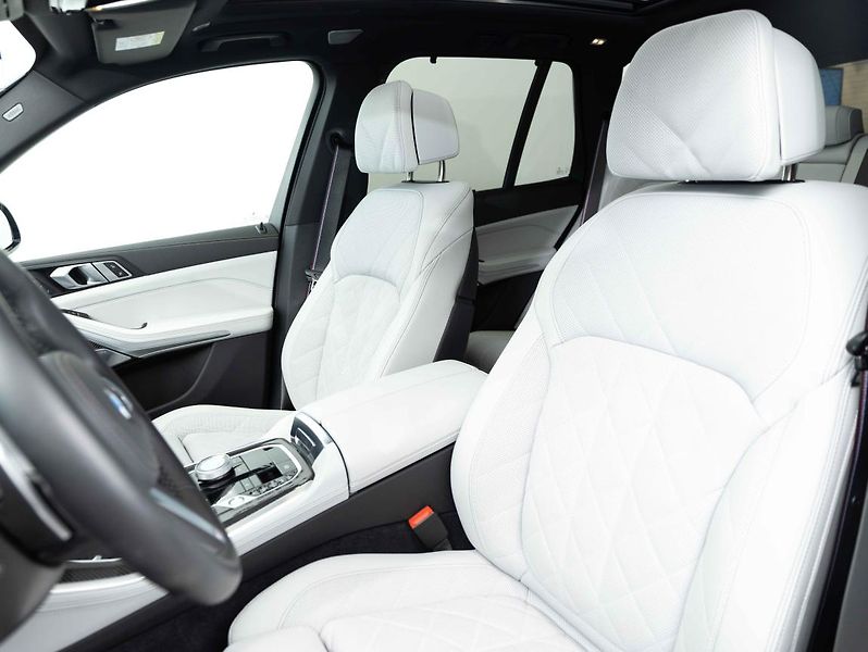 BMW X5 xDrive40d - fotka 18 z 24