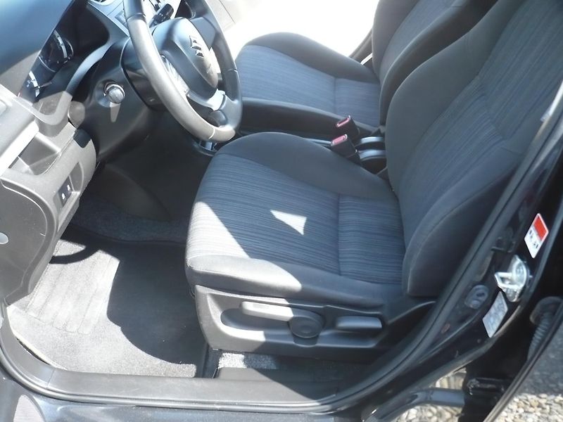Suzuki Swift 1.2i 66Kw Klima - fotka 15 z 23