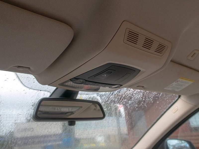 BMW Řada 5 (2010) 3.0i mat – NAVI - fotka 32 z 49