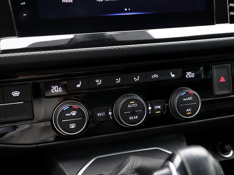 Volkswagen Multivan 2,0 TDI DSG Generation Six DPH - fotka 26 z 35