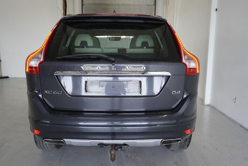 Volvo XC60 2,0 D4 AUTOMAT - fotka 6 z 32