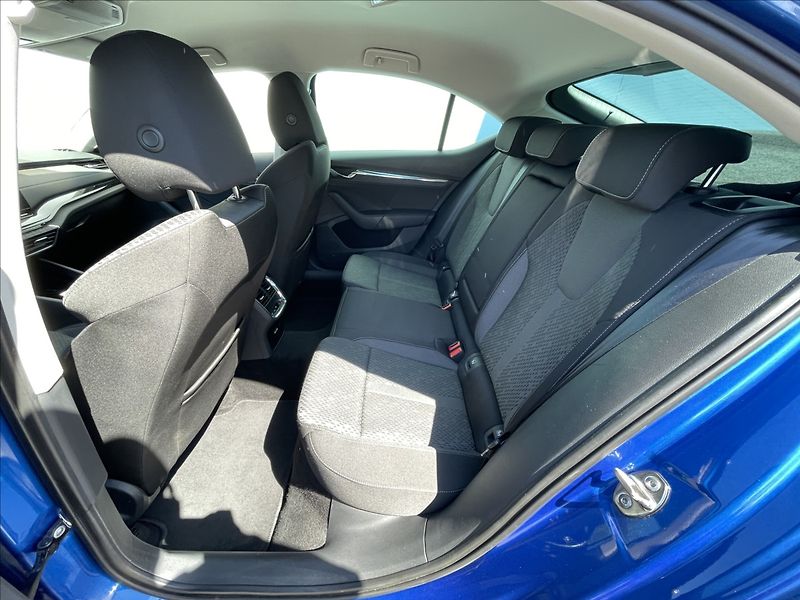Škoda Octavia 2,0 TDI DSG Style Plus TAŽNÉ - fotka 17 z 24