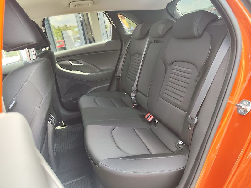 Hyundai i30 1.0 T-GDI/74kW Style DCT - fotka 10 z 37