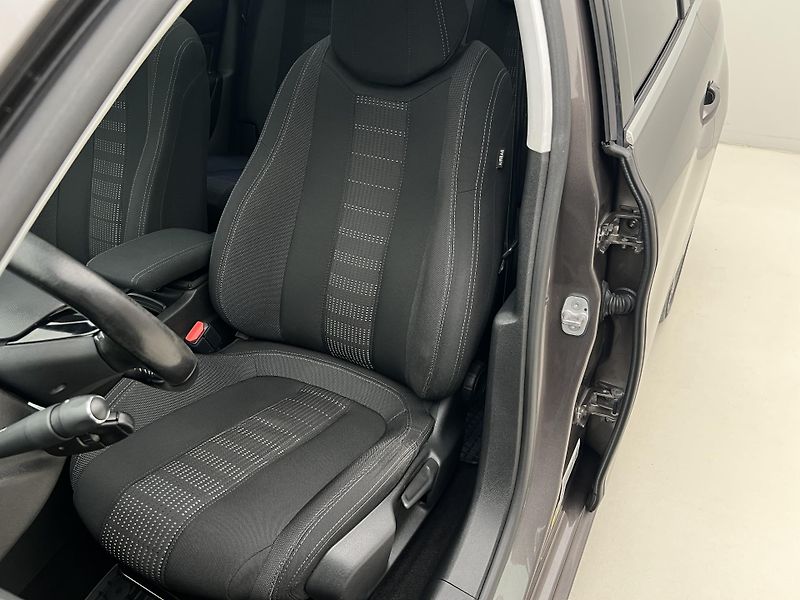 Peugeot 308 1.2 PURETECH ACTIVE 1. maj. - fotka 15 z 39
