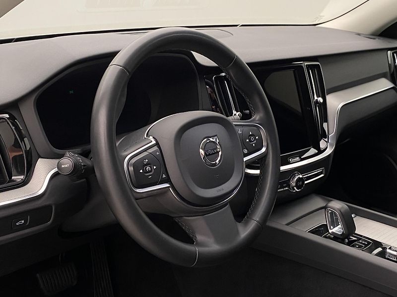 Volvo V60 B4 CORE AUT CZ - fotka 18 z 58
