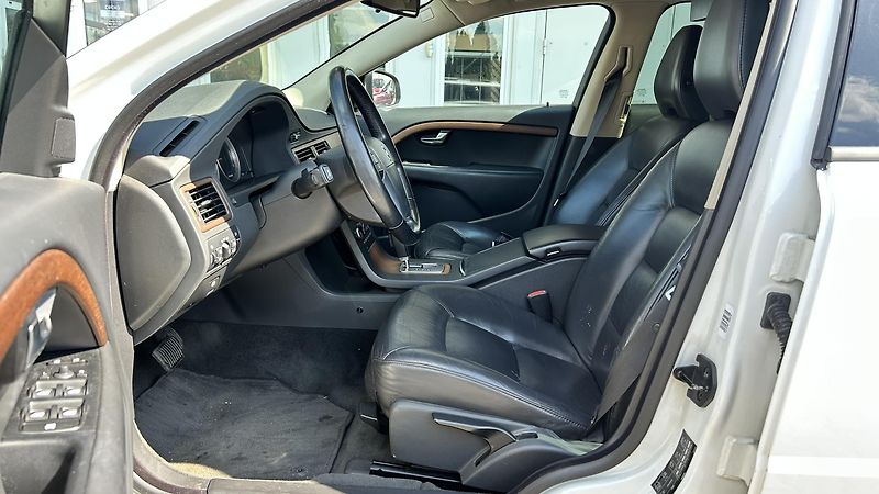 Volvo V70 2.4D 180k AWD - fotka 9 z 14